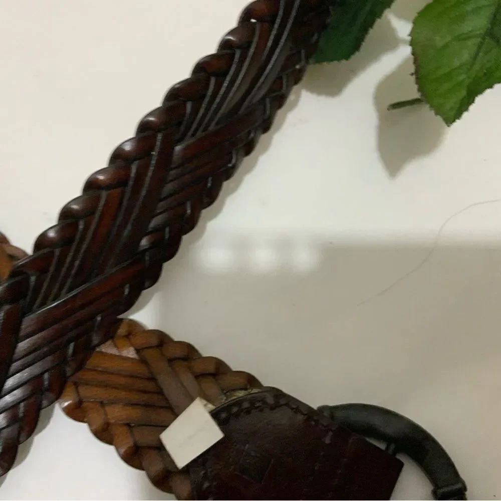 GAP brown woven leather belt / brass buckle Size M - Picture 6 of 9